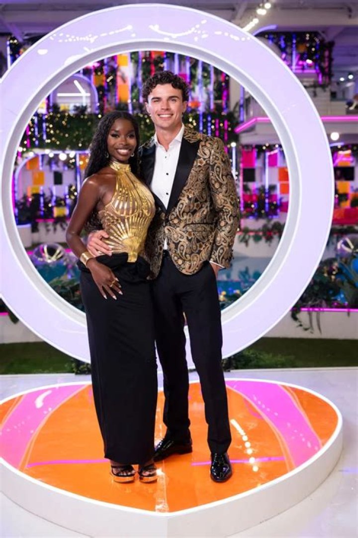 Are Zoe And Nick Still Together? The Inside Scoop