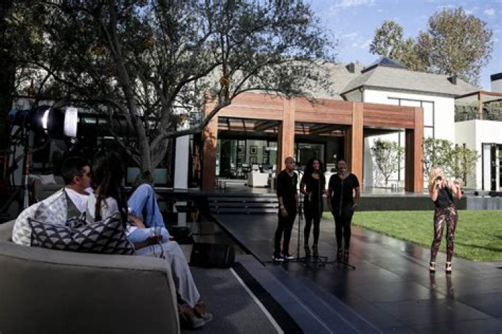 Behind The Glamour: Simon Cowell Judges Houses