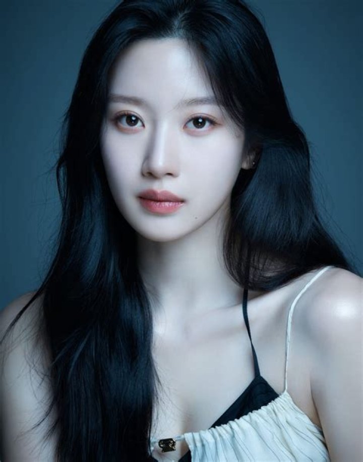 Disclosing Moon Ga Young's Romantic Status: A Comprehensive Analysis