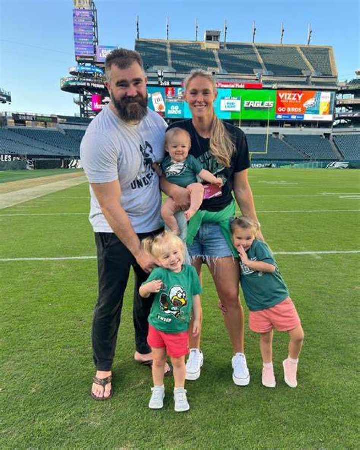 Discover The Age Of Travis Kelce's Wife: Kylie Kelce