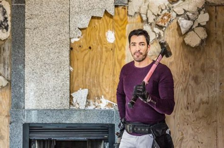 Discovering Drew Scott's SUV Choice: What Kind Of SUV Does Drew Scott Drive?