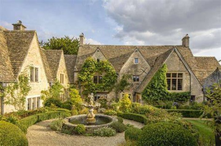 Discovering Simon Cowell's House In The Cotswolds: A Glimpse Into Celebrity Living