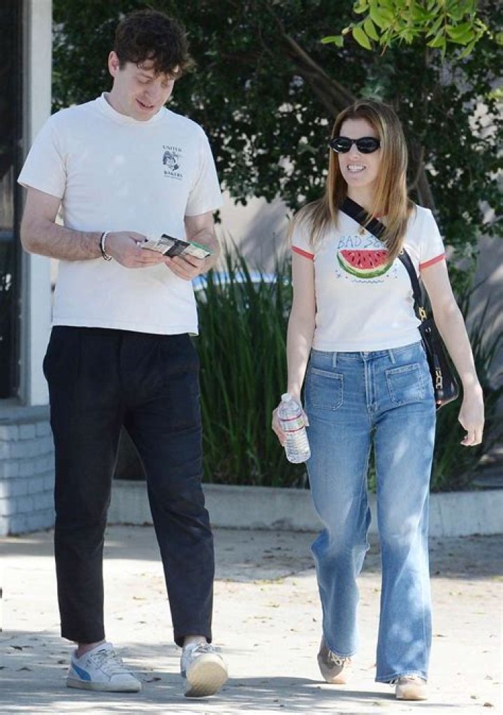 Exploring Anna Kendrick's Relationship Status: A Journey Through Love And Fame