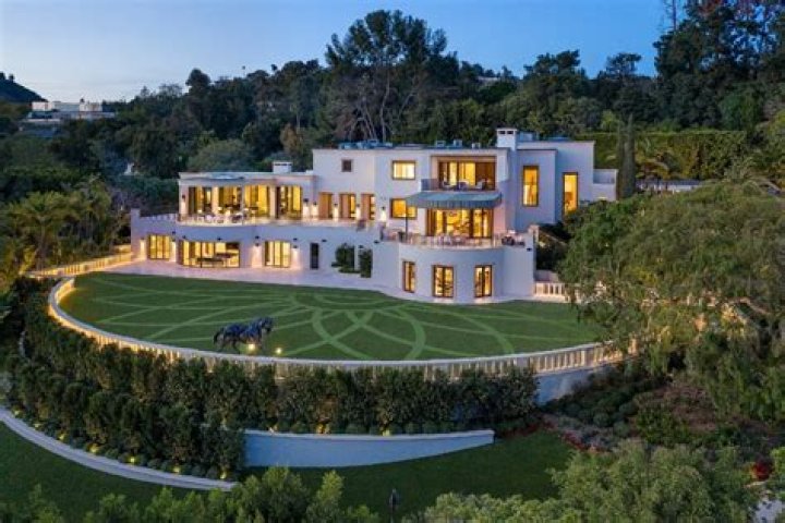 Inside Simon Cowell's Luxurious House In Beverly Hills