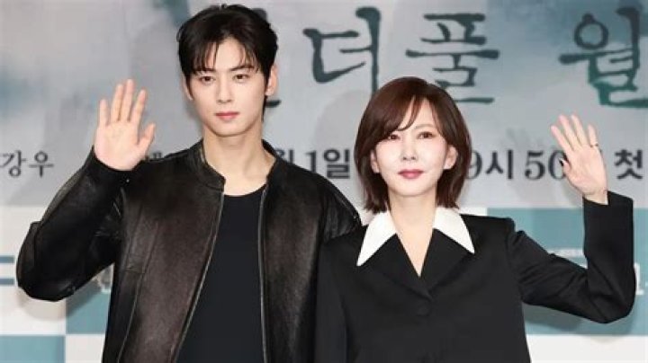 Is Moon Ga Young Romantically Linked To Cha Eun Woo? Uncovering The Truth