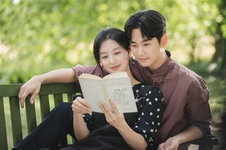 The Intriguing Dating History Of Kim Ji Won