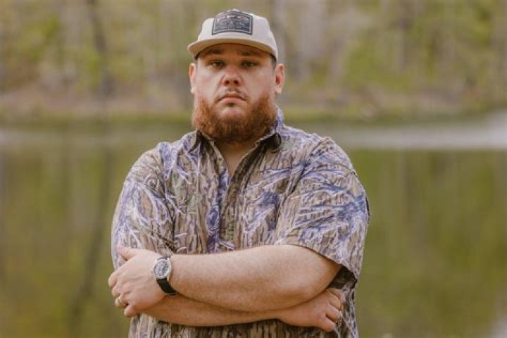 Unraveling The Family Ties: Does Luke Combs Have A Brother?