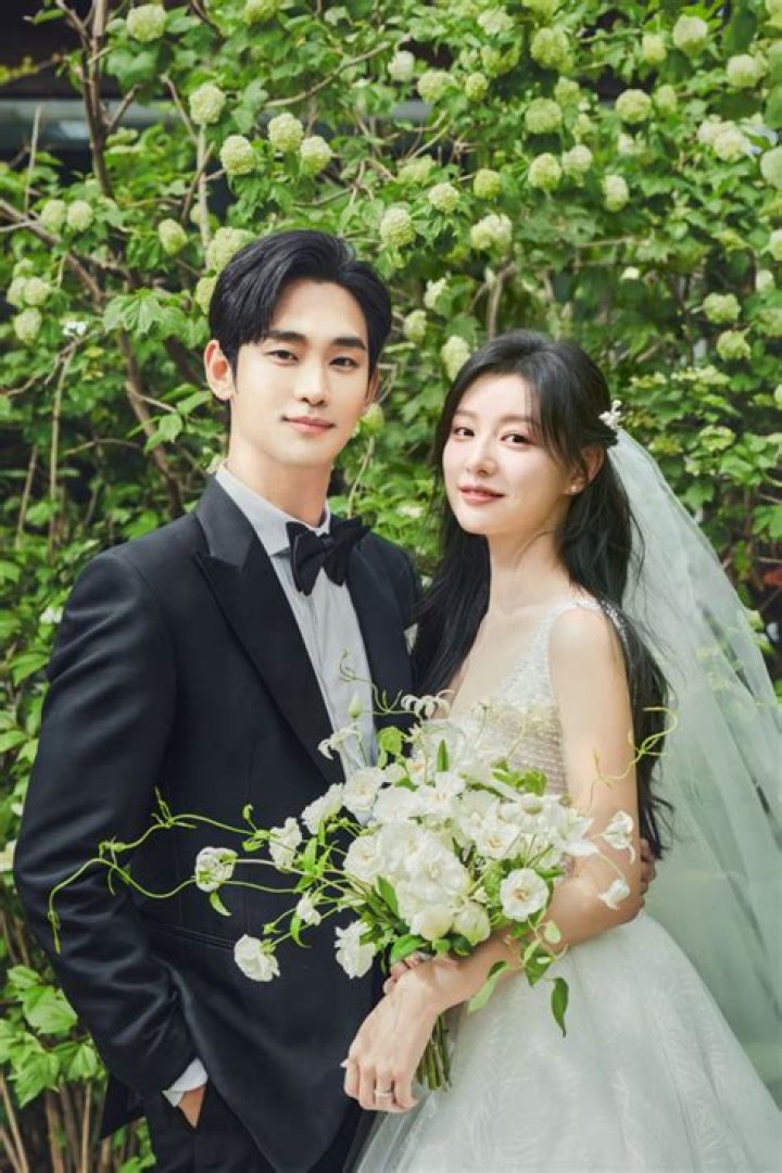 Unraveling The Lives Of Kim Soo Hyun And Kim Ji Won