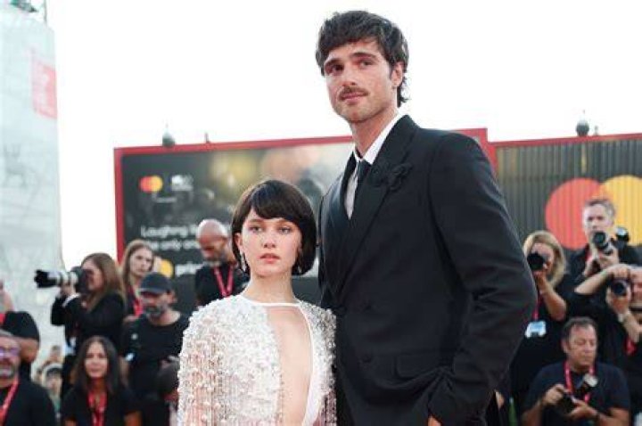 Unveiling Cailee Spaeny's Dating History: A Journey Through Love