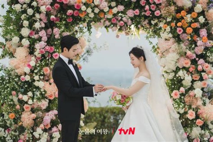 Unveiling The Elegance Of Kim Soo-hyun's Feet