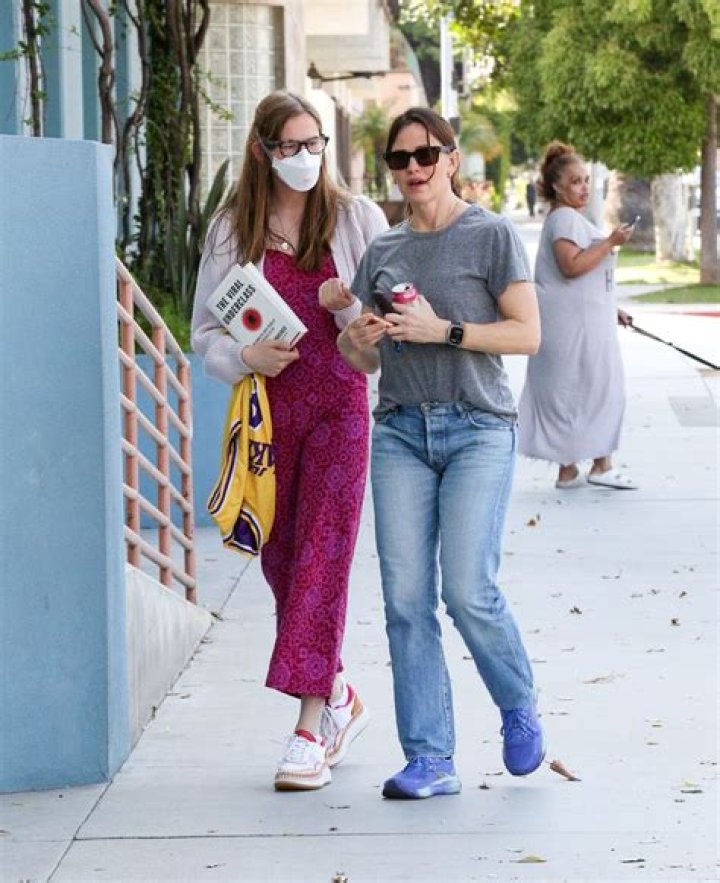 Unveiling The Mystery: Why Is Jennifer Garner's Daughter Always Wearing A Mask?